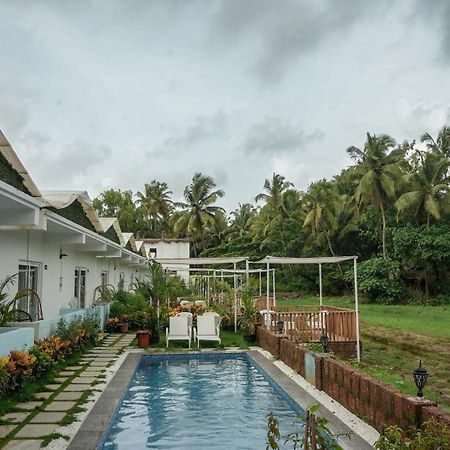 Whiteflower Resort Morjim Exterior photo