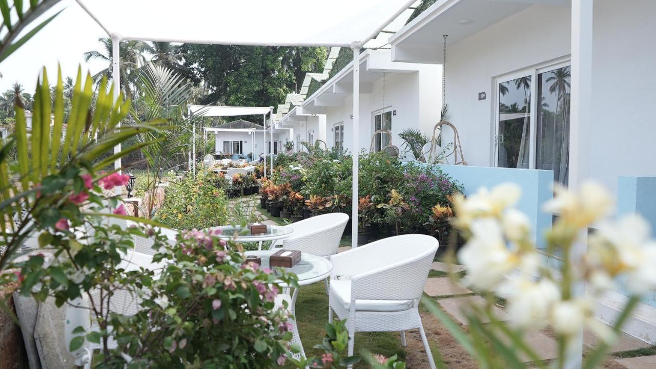 Whiteflower Resort Morjim Exterior photo
