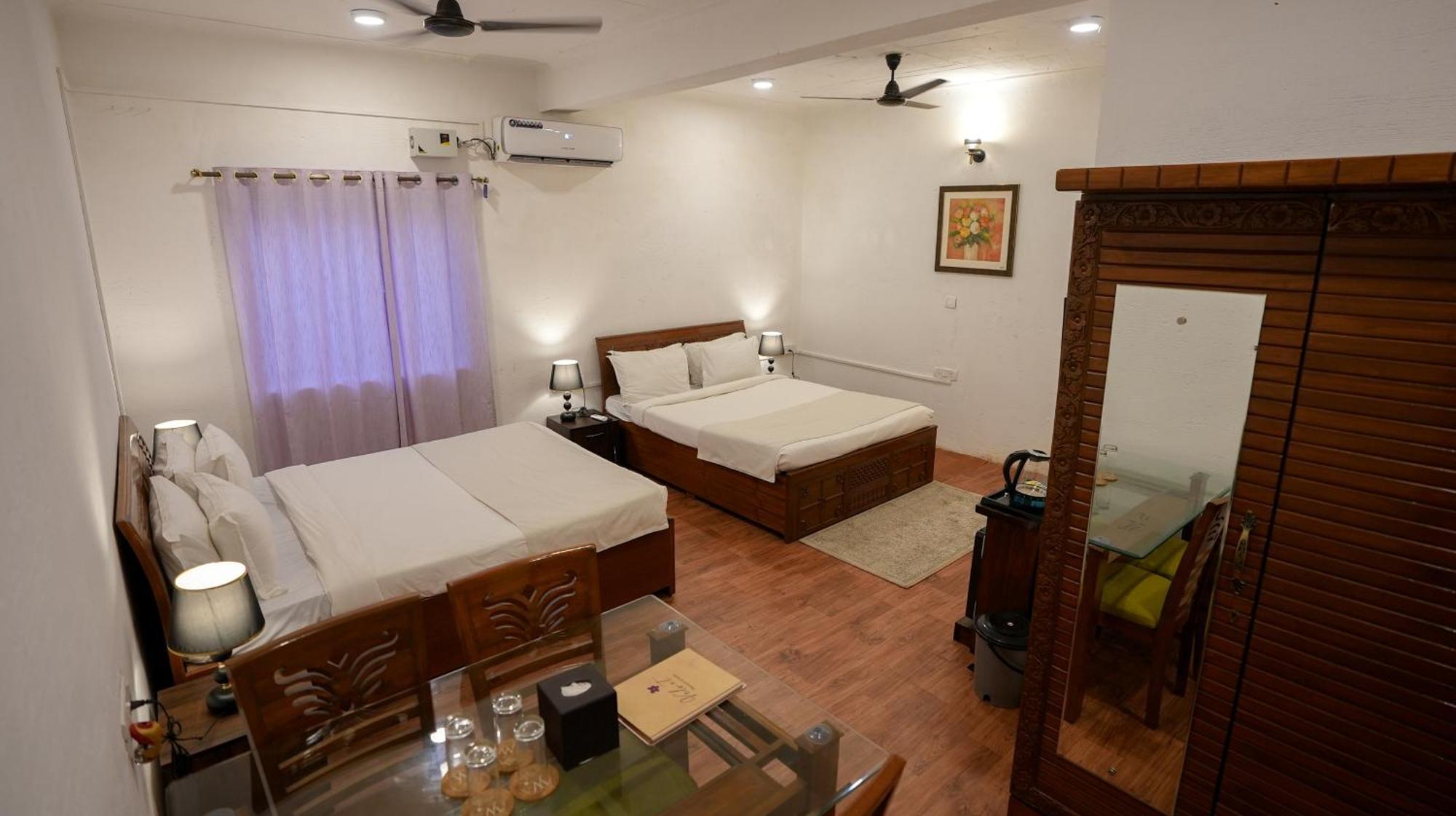 Whiteflower Resort Morjim Exterior photo