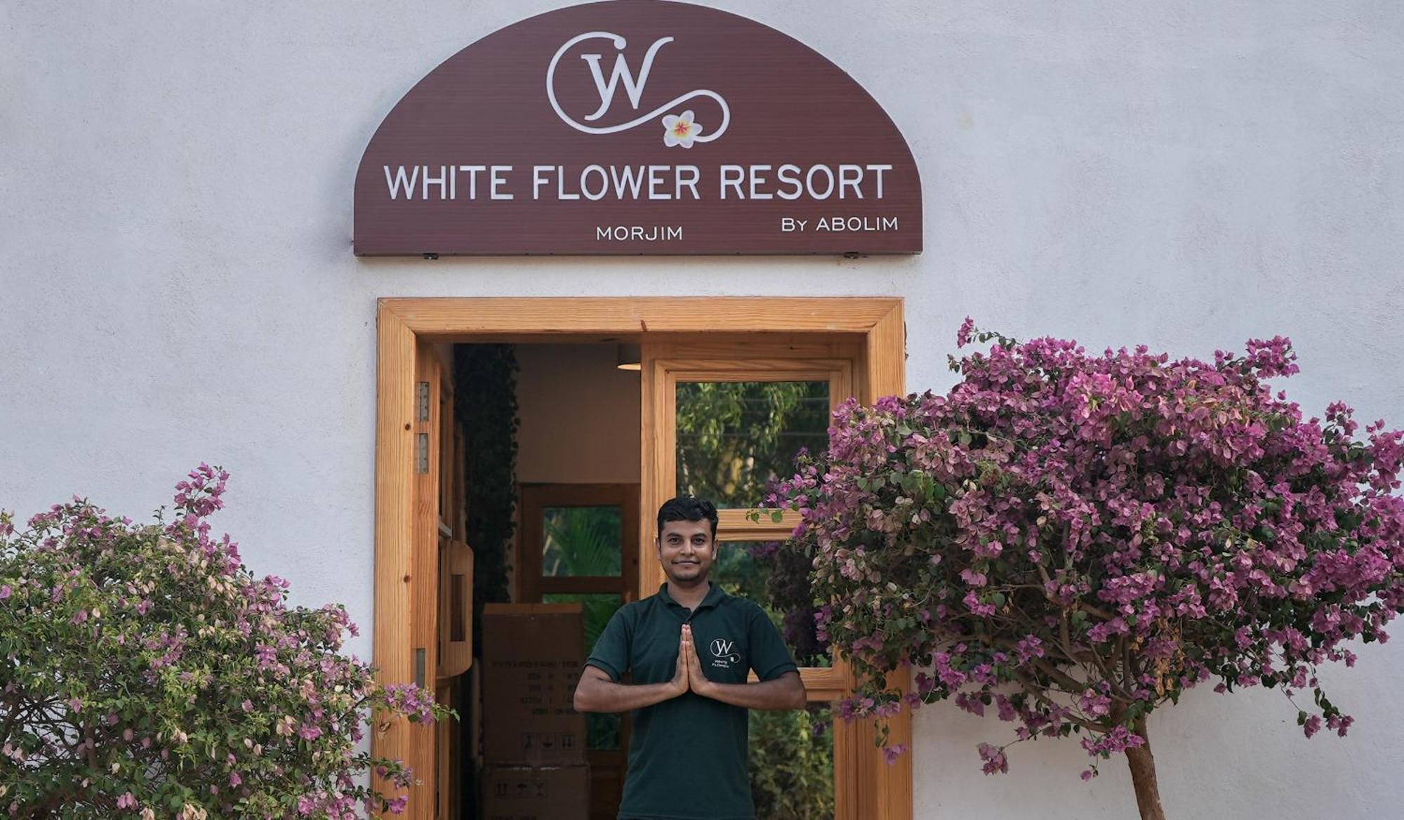 Whiteflower Resort Morjim Exterior photo