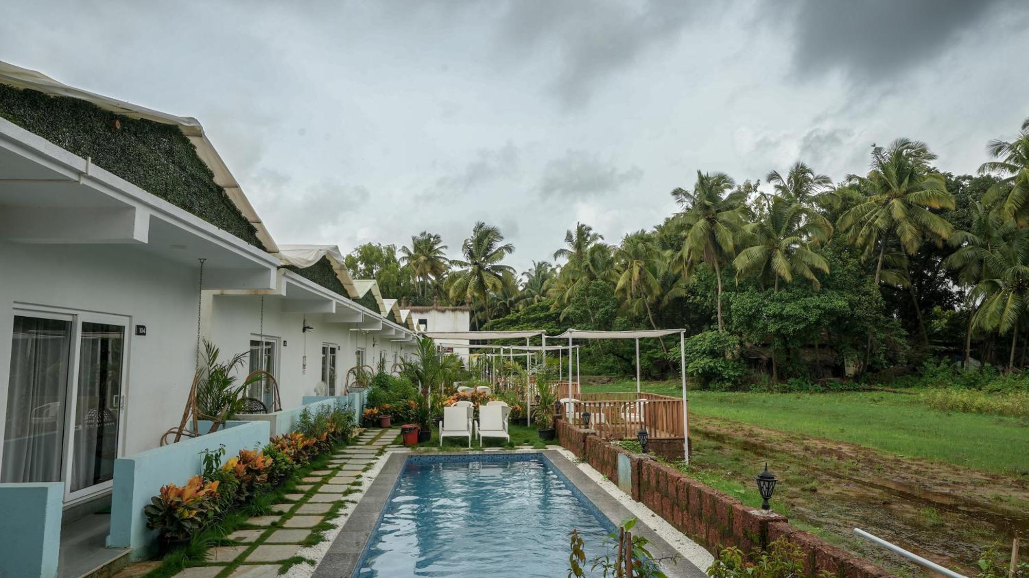 Whiteflower Resort Morjim Exterior photo